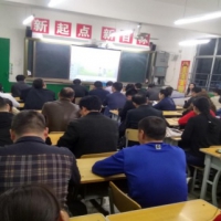 幫助孩子“扣好人生第一?？圩印?-漯河市實(shí)驗(yàn)小學(xué)家長學(xué)校